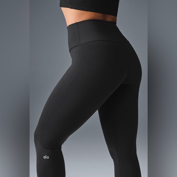 ALO Yoga Black High-Waisted Airbrush Capri Leggings - Picture 3 of 11